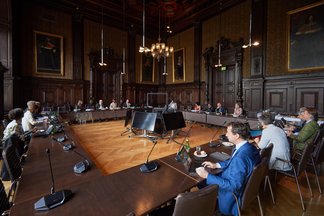Sitzung des Universitätsrats im Senatssaal mit den Mitgliedern des Universitätsrats und des Rektorats sowie den Anhörungsberechtigten