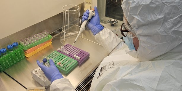 Picture of one of the authors at work in the contamination-controlled ancient DNA laboratory at the University of Tartu.
