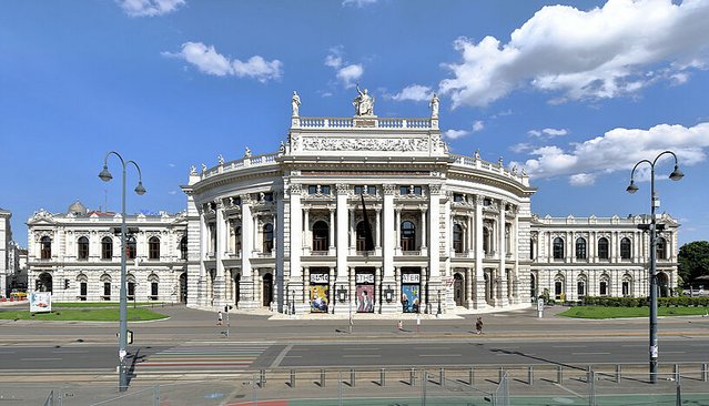 Weißes Gebäude