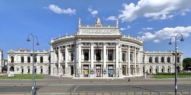 Weißes Gebäude