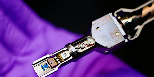 Picture of a Protochips Fusion heating stage and chip used in the Nion electrical module.