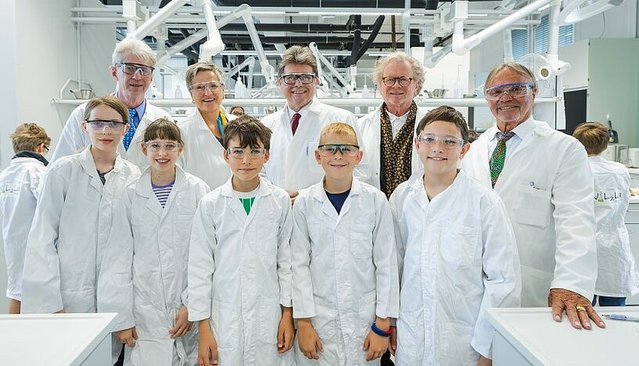 Kinder, die miteinander Lernen