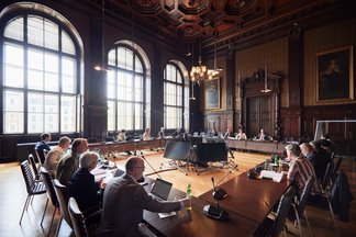Sitzung des Universitätsrats im Senatssaal mit den Mitgliedern des Universitätsrats und des Rektorats sowie den Anhörungsberechtigten